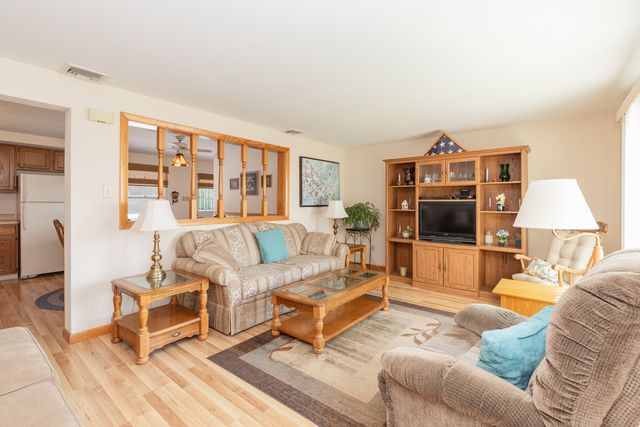 7 Paramount Drive, Seymour, CT 06483