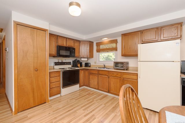 7 Paramount Drive, Seymour, CT 06483