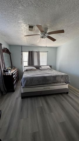 4709 34th Street, Dickinson, TX 77539