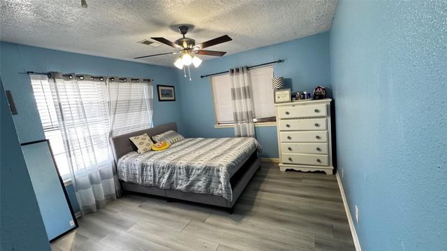 4709 34th Street, Dickinson, TX 77539