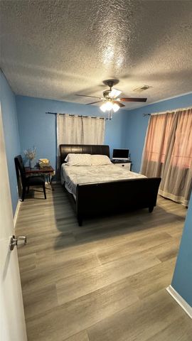 4709 34th Street, Dickinson, TX 77539