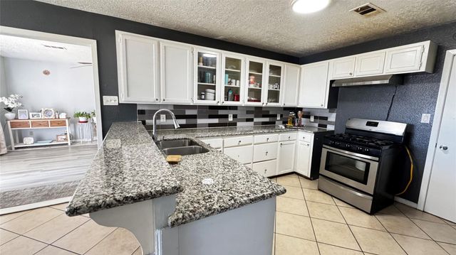 4709 34th Street, Dickinson, TX 77539