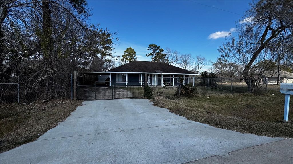 4709 34th Street, Dickinson, TX 77539