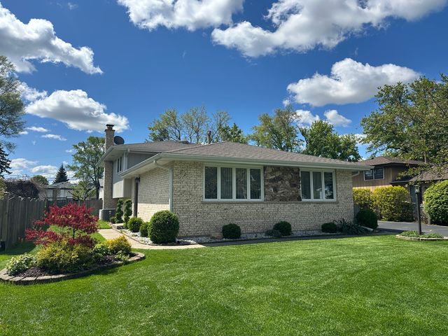 130 Bonnie Brae Avenue, Mount Prospect, IL 60056