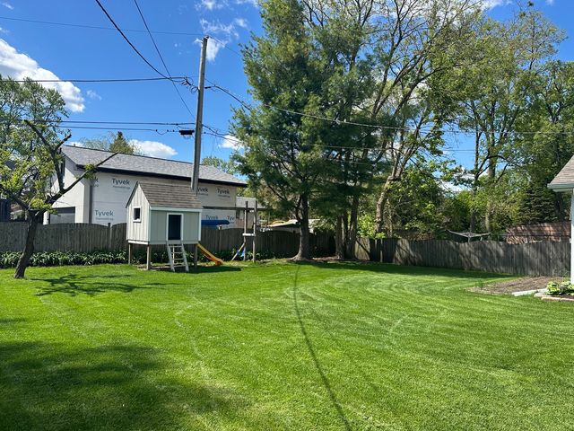 130 Bonnie Brae Avenue, Mount Prospect, IL 60056