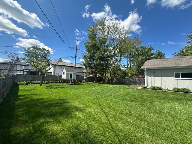 130 Bonnie Brae Avenue, Mount Prospect, IL 60056