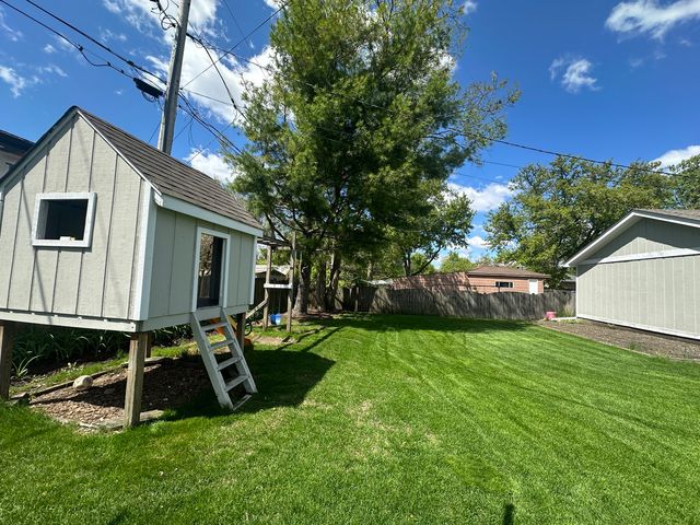130 Bonnie Brae Avenue, Mount Prospect, IL 60056