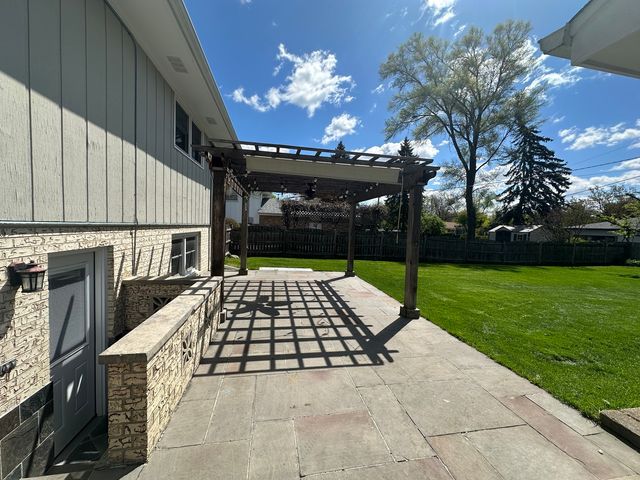 130 Bonnie Brae Avenue, Mount Prospect, IL 60056