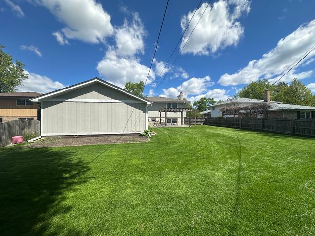 130 Bonnie Brae Avenue, Mount Prospect, IL 60056