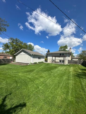 130 Bonnie Brae Avenue, Mount Prospect, IL 60056