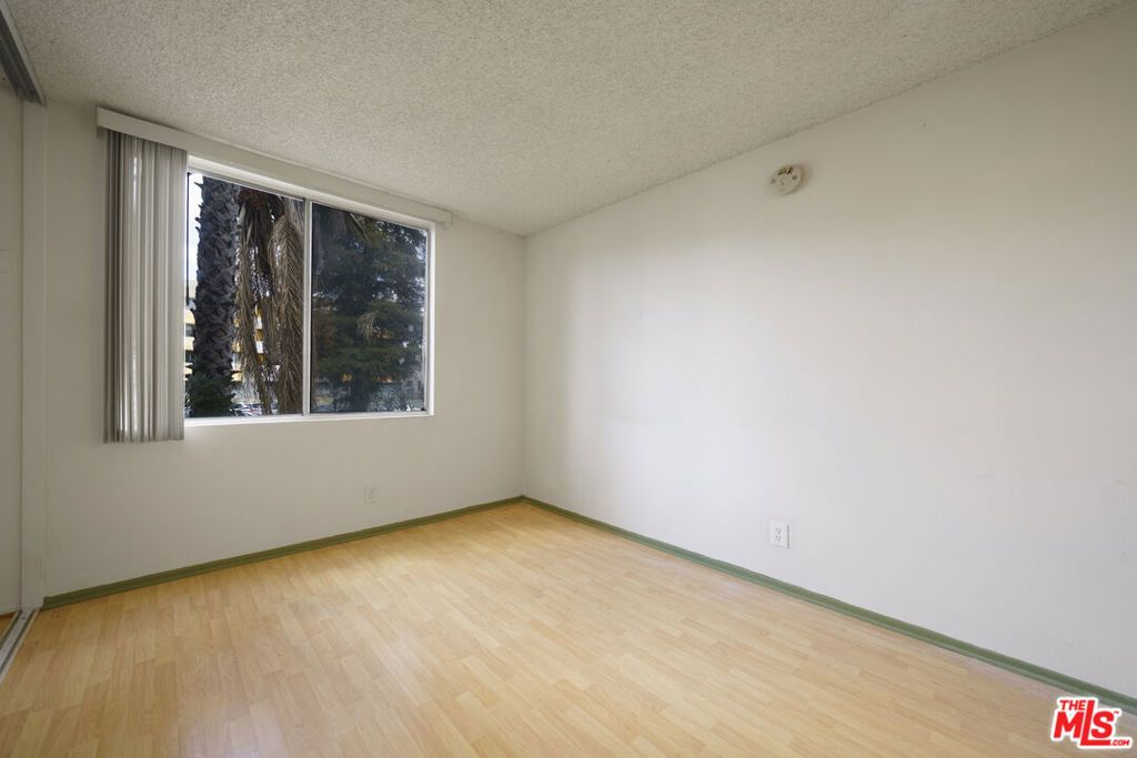 Image 10 of property listing at 210 S La Fayette Park Place 102, Los Angeles, CA 90057