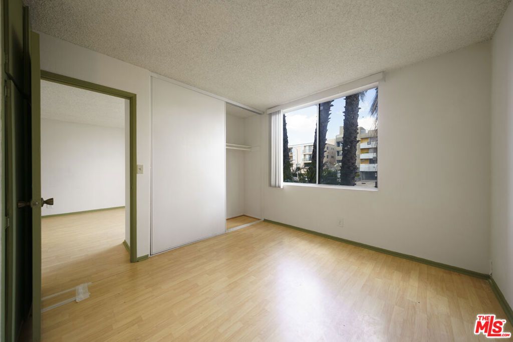 Image 11 of property listing at 210 S La Fayette Park Place 102, Los Angeles, CA 90057