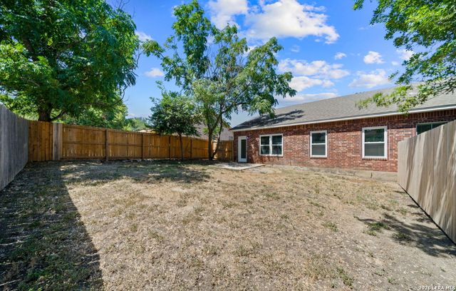 521 Clearfield Dr, New Braunfels, TX 78130