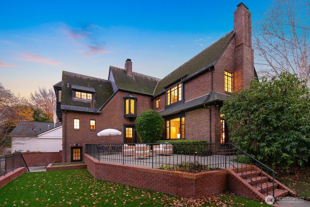 1994 Shenandoah Drive E, Seattle, WA 98112