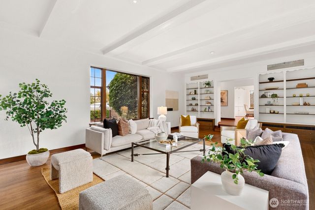 1994 Shenandoah Drive E, Seattle, WA 98112