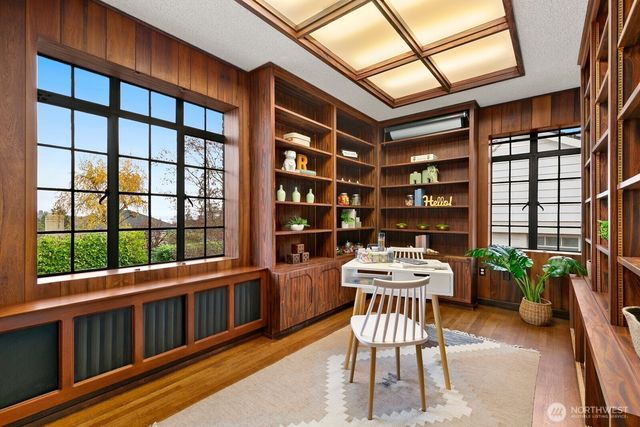 1994 Shenandoah Drive E, Seattle, WA 98112