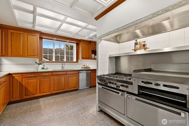 1994 Shenandoah Drive E, Seattle, WA 98112