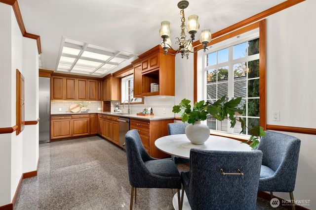 1994 Shenandoah Drive E, Seattle, WA 98112