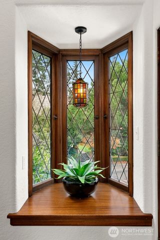 1994 Shenandoah Drive E, Seattle, WA 98112