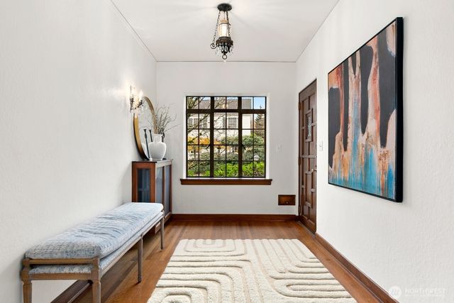 1994 Shenandoah Drive E, Seattle, WA 98112