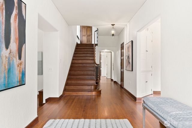 1994 Shenandoah Drive E, Seattle, WA 98112