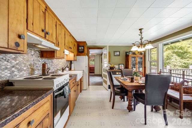 258 Old Homestead Road, Hendersonville, NC 28739