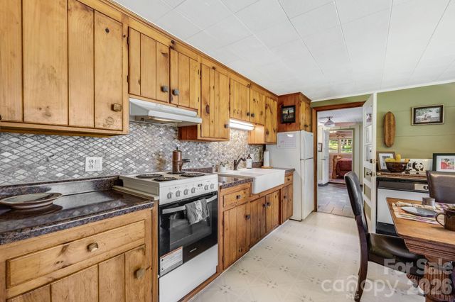 258 Old Homestead Road, Hendersonville, NC 28739