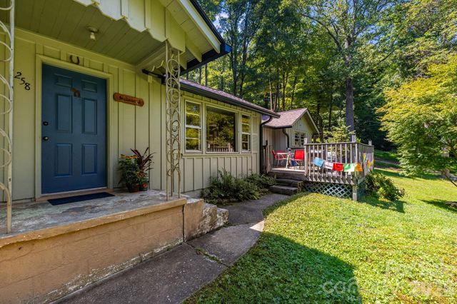 258 Old Homestead Road, Hendersonville, NC 28739