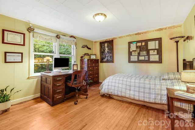 258 Old Homestead Road, Hendersonville, NC 28739