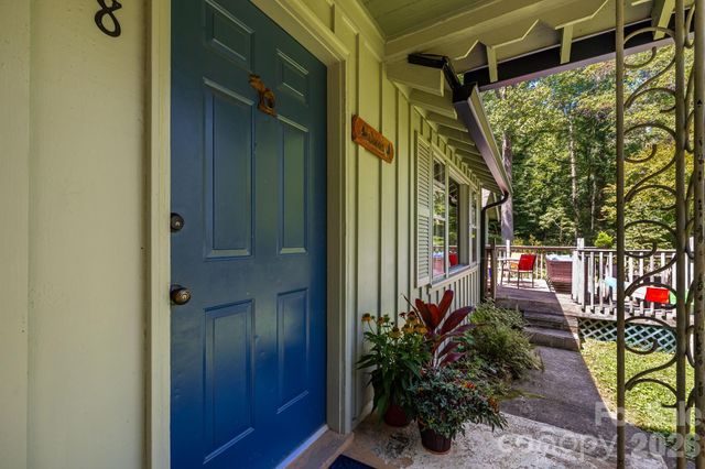 258 Old Homestead Road, Hendersonville, NC 28739