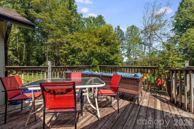 258 Old Homestead Road, Hendersonville, NC 28739