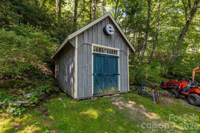 258 Old Homestead Road, Hendersonville, NC 28739