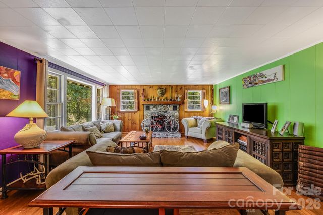 258 Old Homestead Road, Hendersonville, NC 28739