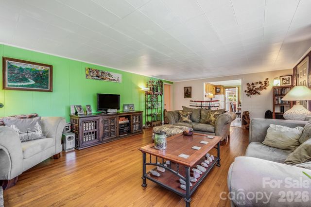 258 Old Homestead Road, Hendersonville, NC 28739