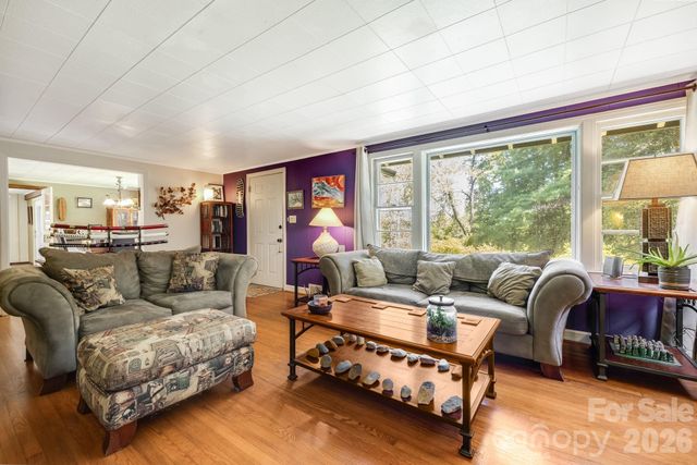 258 Old Homestead Road, Hendersonville, NC 28739