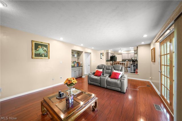 4781 N Hillary Oval, Richmond Heights, OH 44143