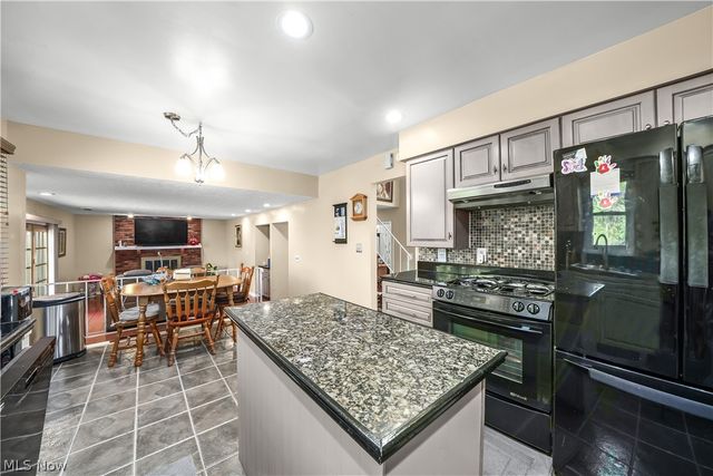 4781 N Hillary Oval, Richmond Heights, OH 44143