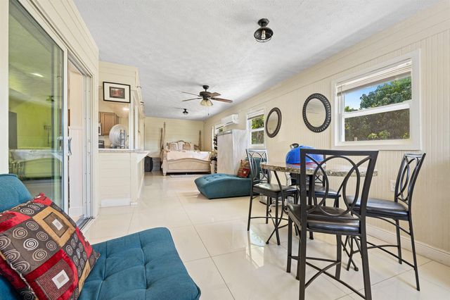 932 SE Damask Avenue, Port St. Lucie, FL 34983