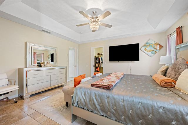 932 SE Damask Avenue, Port St. Lucie, FL 34983