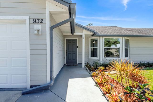 932 SE Damask Avenue, Port St. Lucie, FL 34983