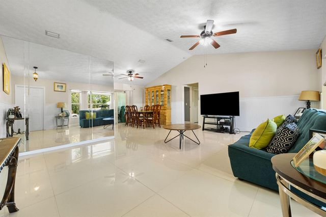 932 SE Damask Avenue, Port St. Lucie, FL 34983