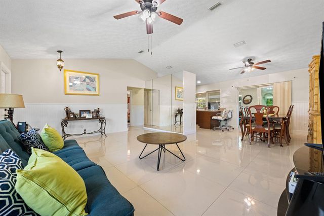 932 SE Damask Avenue, Port St. Lucie, FL 34983