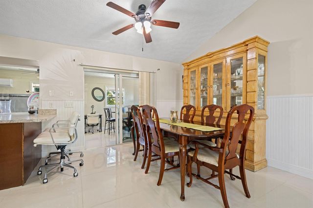 932 SE Damask Avenue, Port St. Lucie, FL 34983