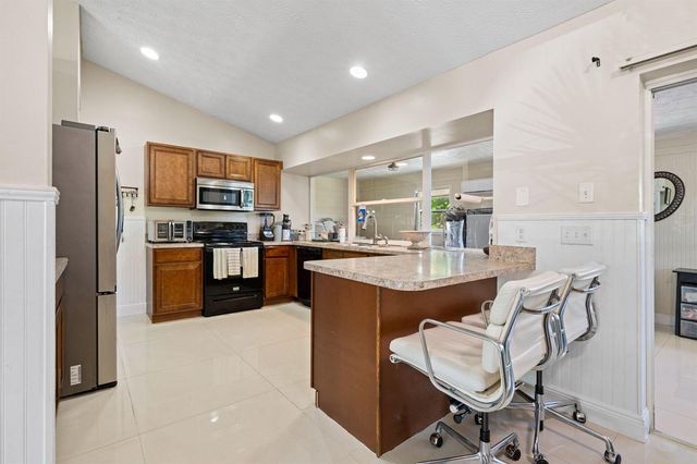 932 SE Damask Avenue, Port St. Lucie, FL 34983