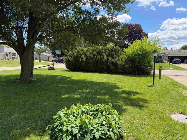 24676 Elmhurst Drive, Elkhart, IN 46517