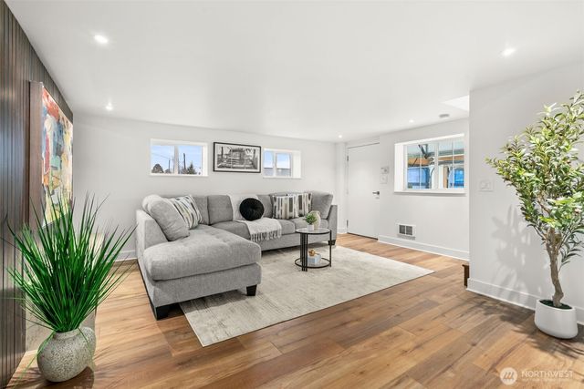 11642 Roseberg Ave S, Burien, WA 98168