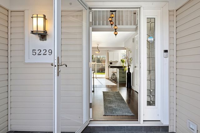 5229 Beechwood Avenue, Gurnee, IL 60031