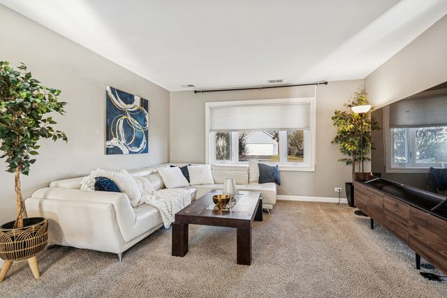 5229 Beechwood Avenue, Gurnee, IL 60031