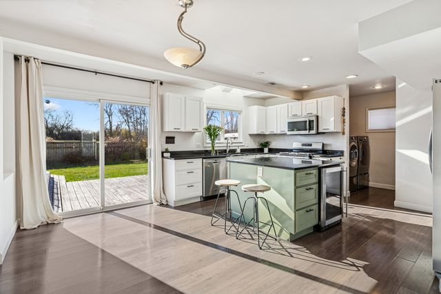 5229 Beechwood Avenue, Gurnee, IL 60031