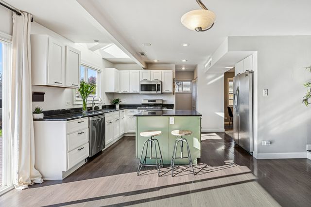 5229 Beechwood Avenue, Gurnee, IL 60031